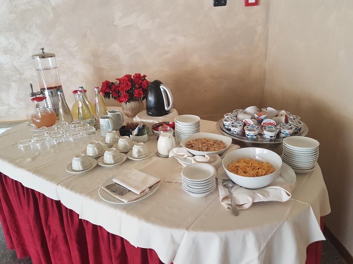 Hotel & Residence La Sibilla Cusiana Петенаско Екстериор снимка
