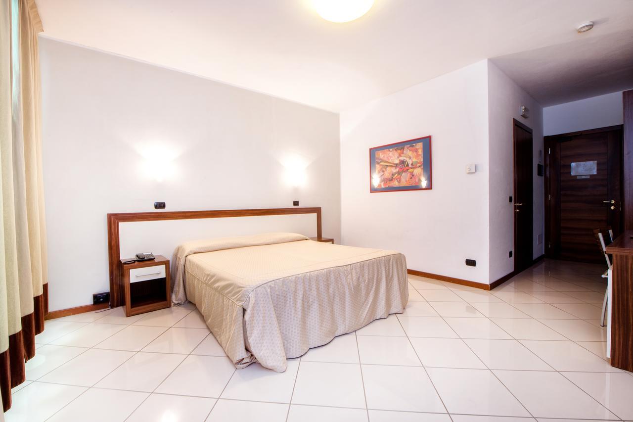 Hotel & Residence La Sibilla Cusiana Петенаско Екстериор снимка