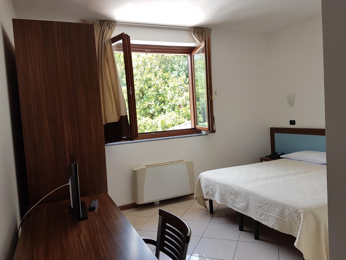Hotel & Residence La Sibilla Cusiana Петенаско Екстериор снимка