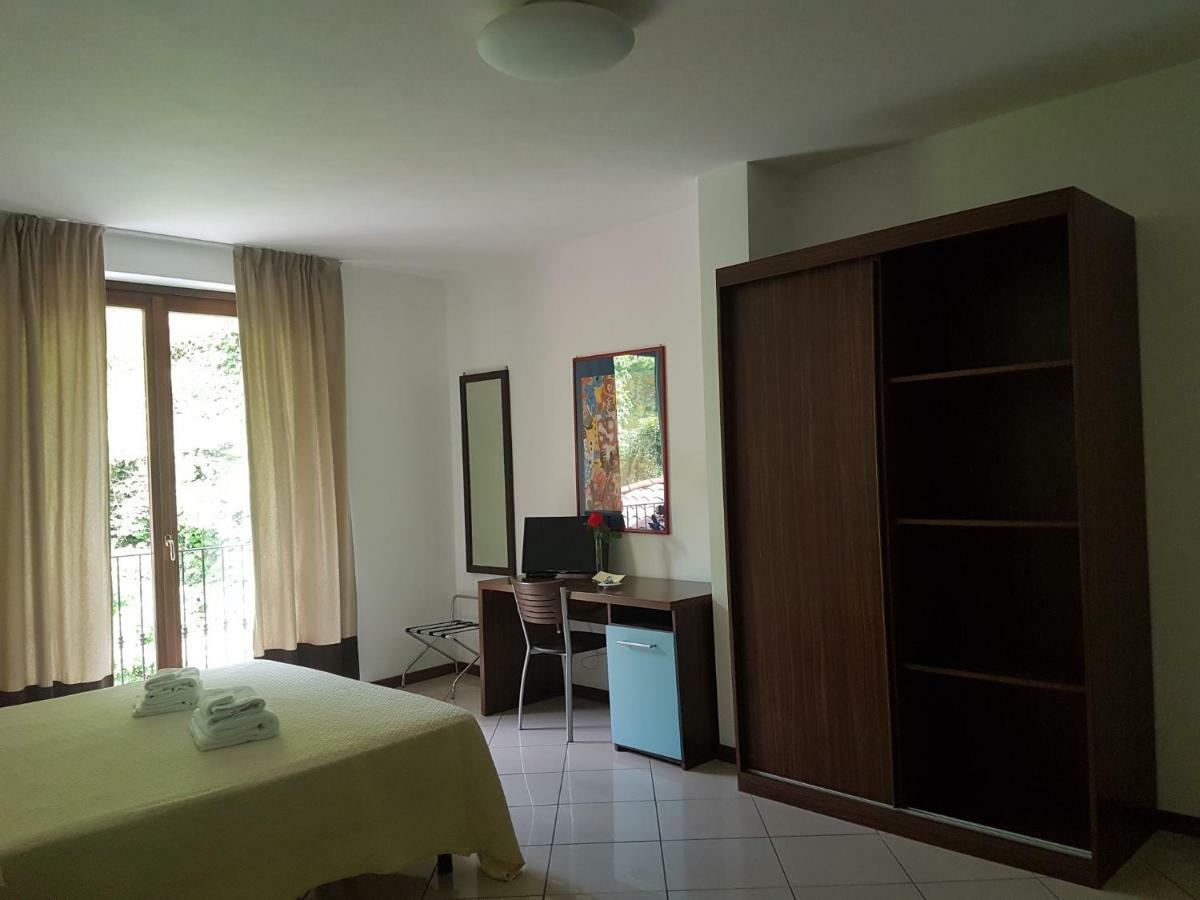 Hotel & Residence La Sibilla Cusiana Петенаско Екстериор снимка