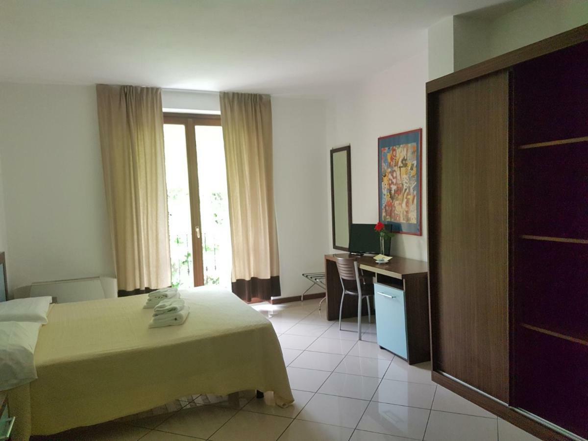 Hotel & Residence La Sibilla Cusiana Петенаско Екстериор снимка